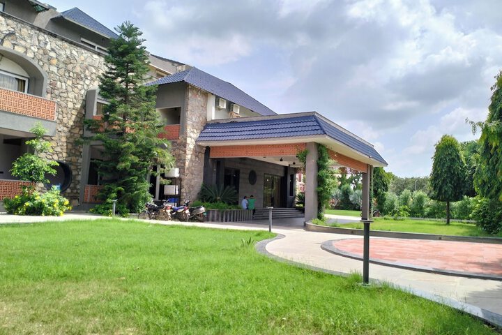 Hotel Exterior 46 of 62