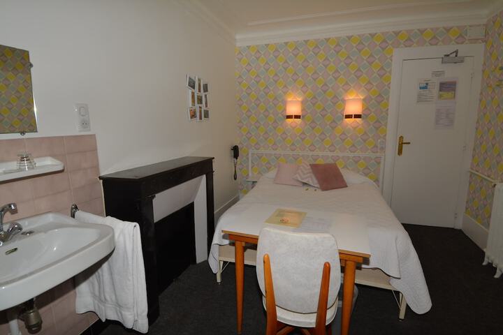 Room 11 of 35