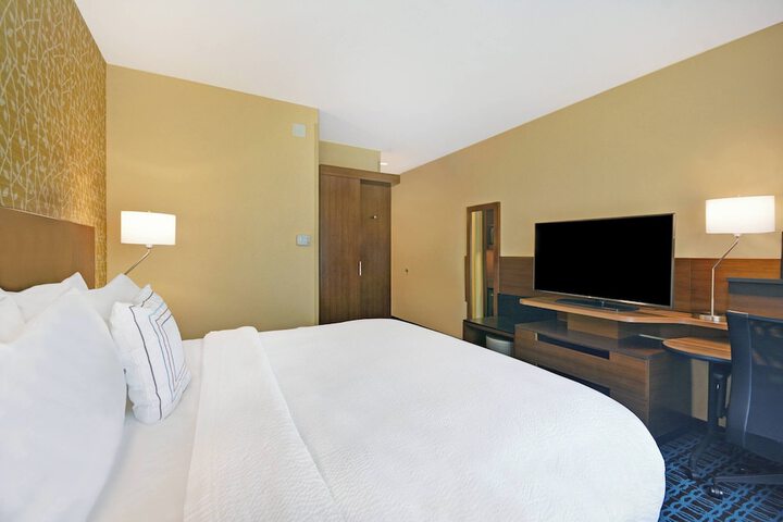 Room 11 of 37