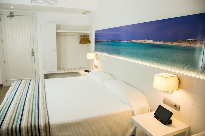 Room 45 of 143