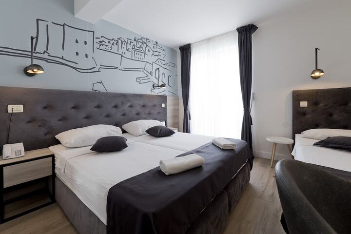 Room 3 of 52