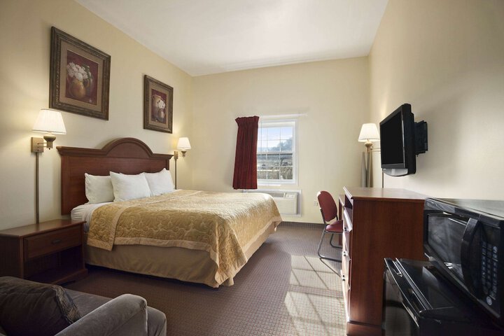 1 King Bed Mobility Accessible (10 of 15)