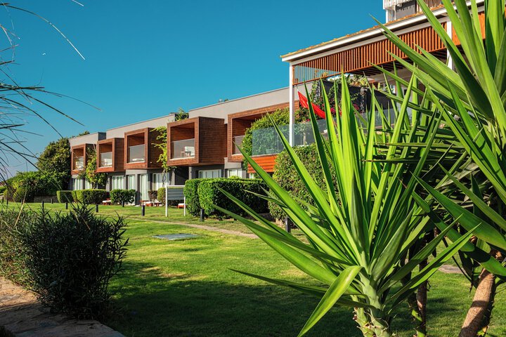 Hotel Exterior 158 of 180