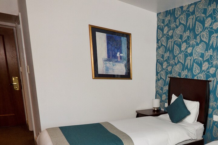 Room 16 of 42