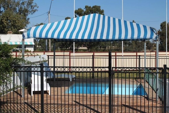 Pool 20 of 28