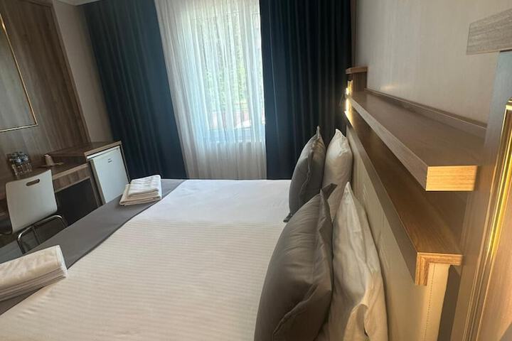 Room 8 of 28