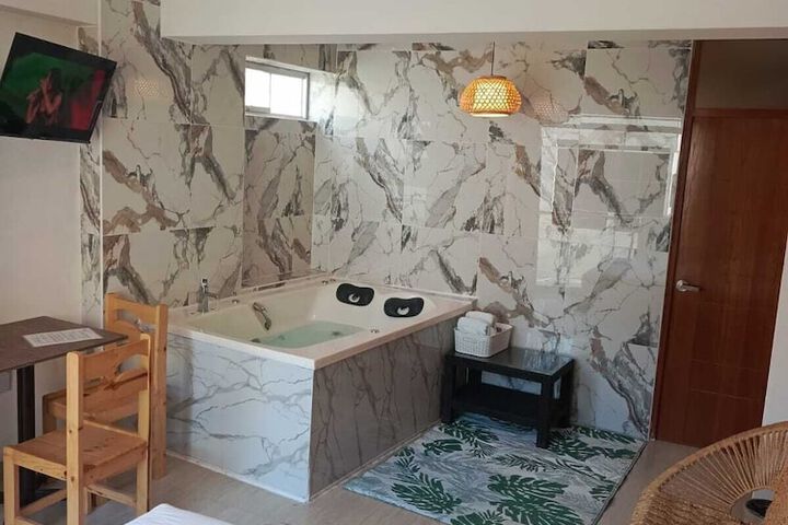 Room 4 of 28