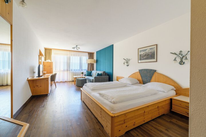 Room 4 of 28