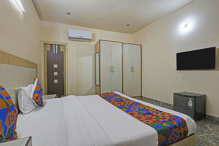 Room 7 of 28