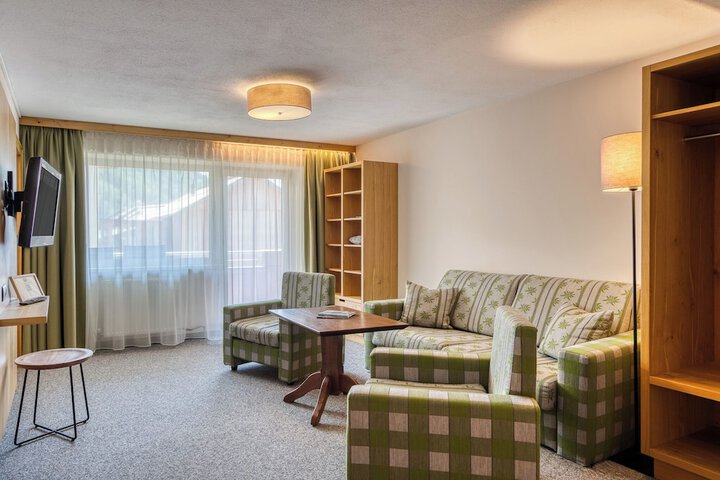 Room 73 of 172