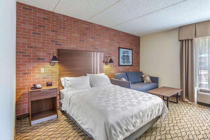 1 Queen Bed with Sofa Bed Accessible (1 of 16)
