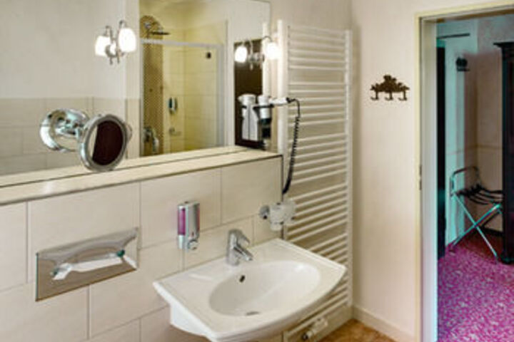 Room 3 of 38
