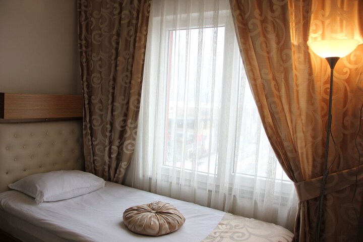 Room 8 of 25