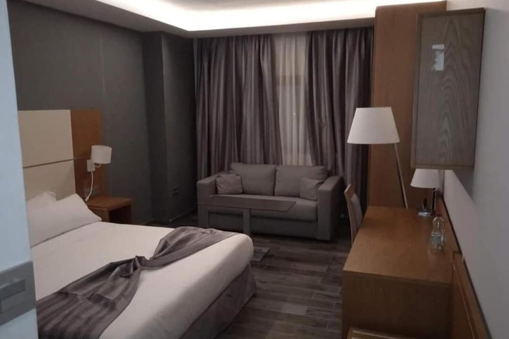 Room 11 of 28