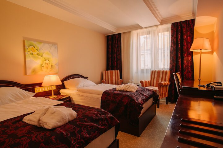 Room 10 of 60