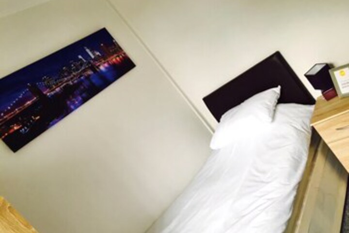 Room 51 of 95