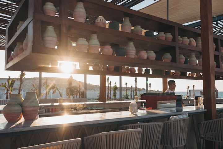 Dining 4 of 6