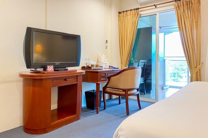 Room 8 of 16