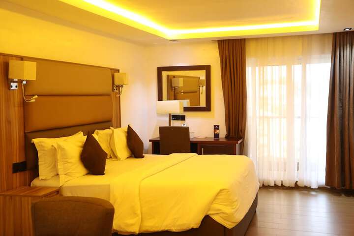 Room 8 of 27
