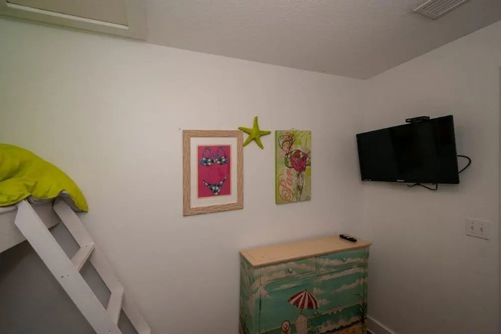 Room 12 of 22