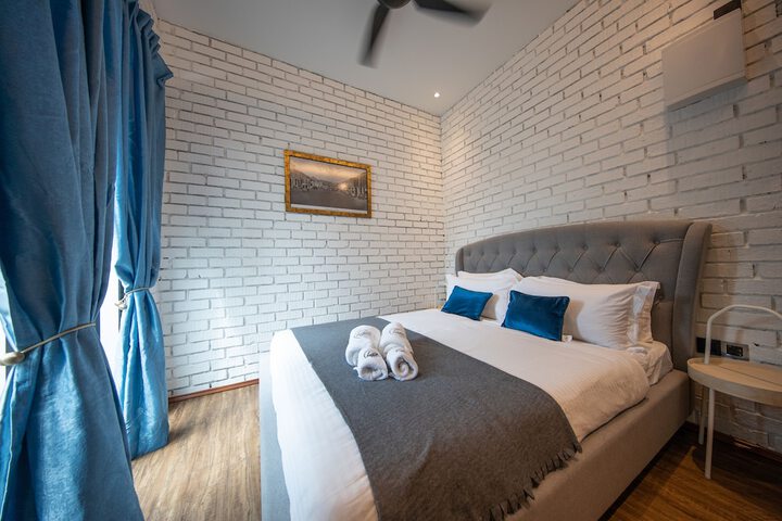 Room 9 of 49