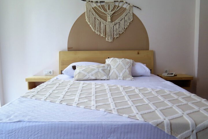 Room 6 of 28