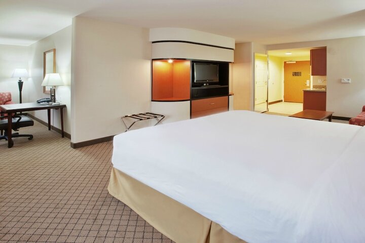 Standard | King Bed (7 of 19)