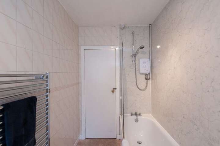 Room 6 of 18