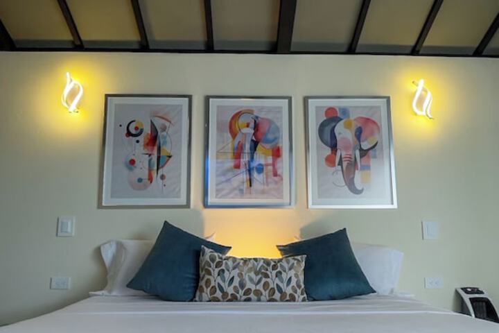 Room 4 of 63