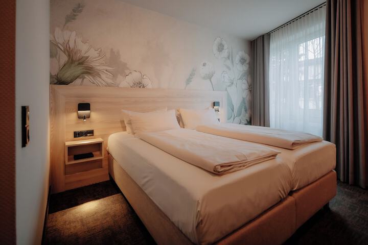 Room 5 of 43