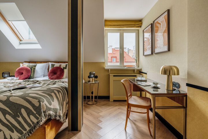 Room 102 of 224
