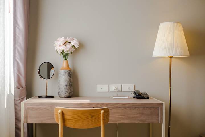 Room 16 of 80
