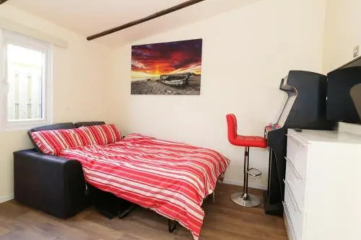 Room 2 of 5
