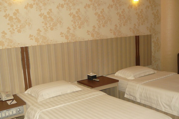 Room 4 of 28