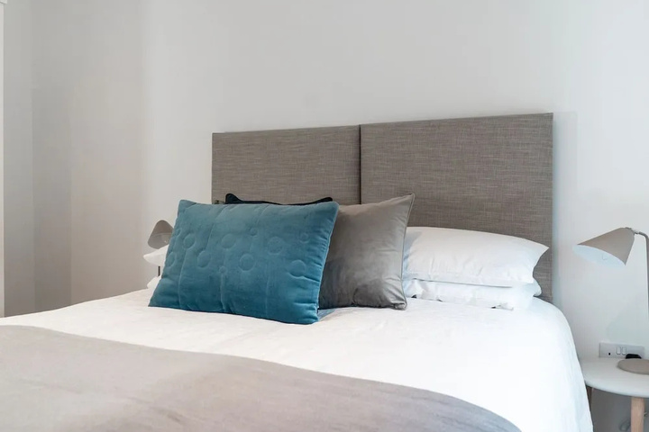 Room 2 of 16