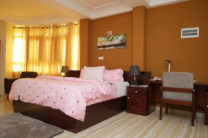 Room 5 of 8