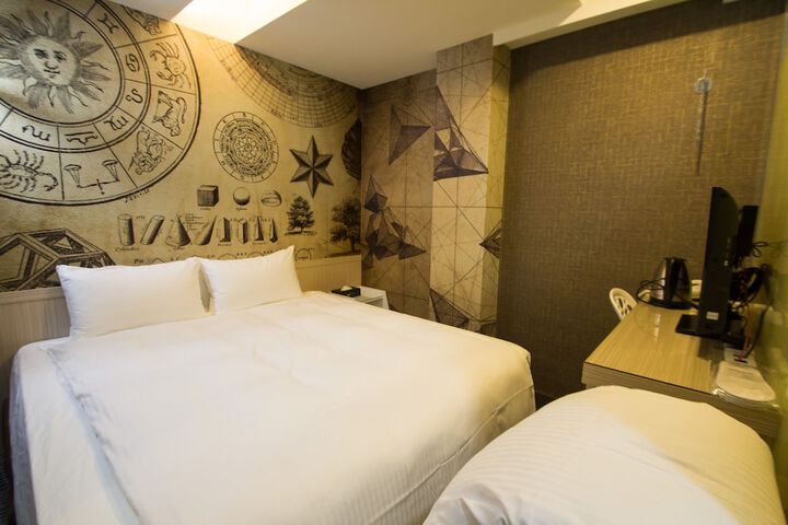 Room 27 of 69