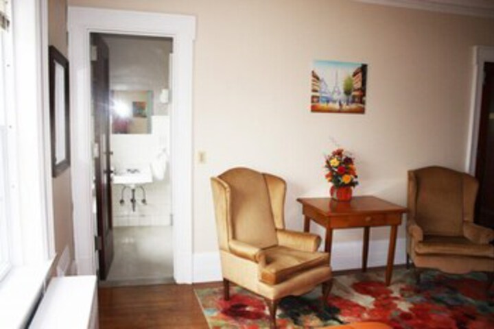 Room 8 of 108