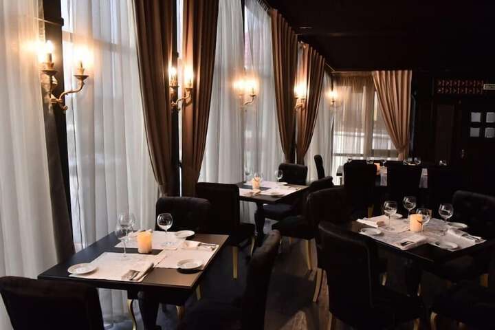 Dining 7 of 35