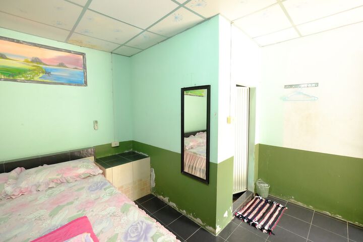 Room 11 of 31