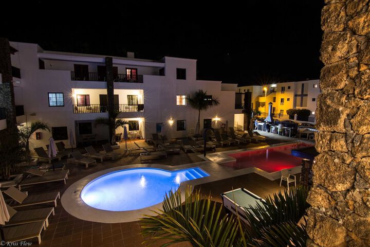 Hotel Pool