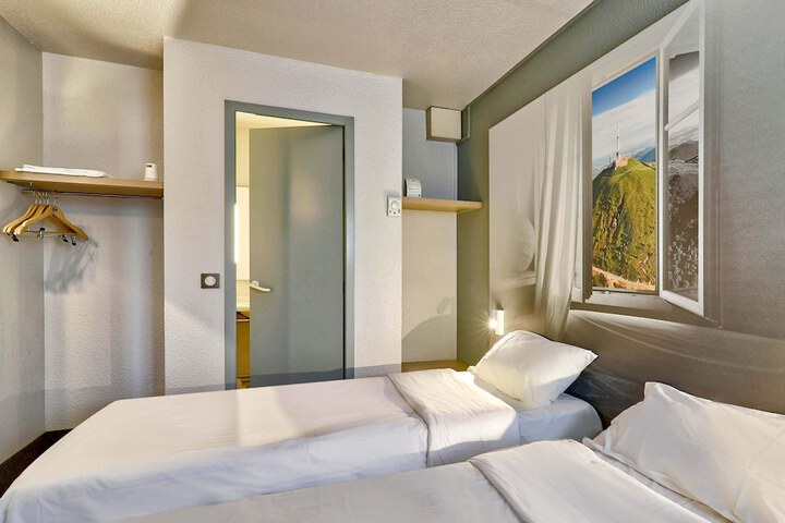 Room 10 of 23