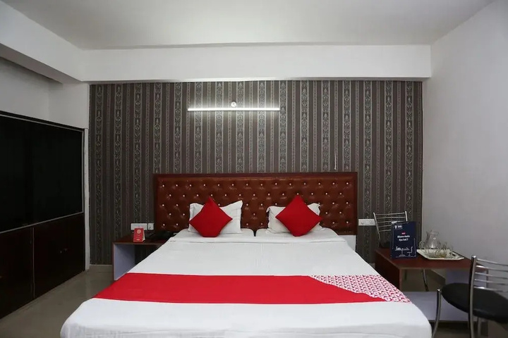 Room 6 of 13