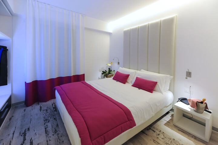 Room 10 of 85