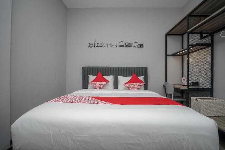 Room 9 of 14