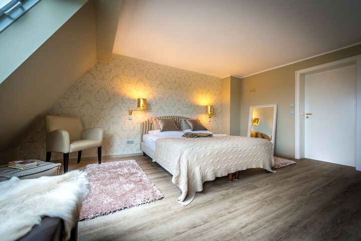 Room 10 of 42