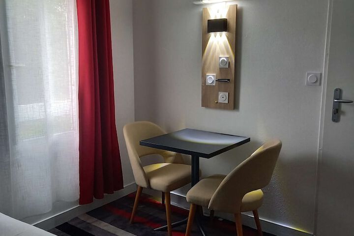 Room 42 of 80