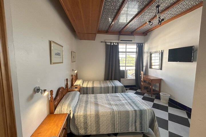 Room 4 of 23