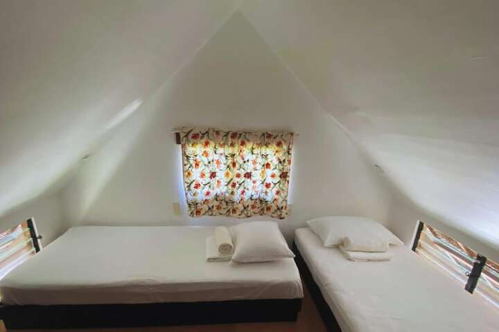 Room 6 of 32