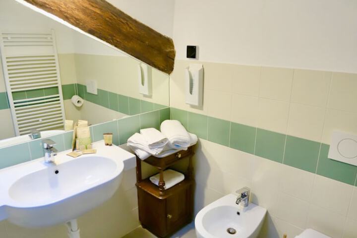 Room 21 of 93